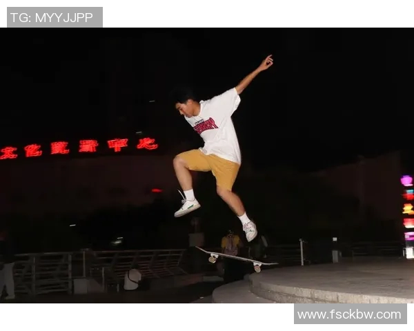 深圳飞盘队在滑板精英赛中的耐力表现分析与精彩瞬间回顾 深圳飞盘队在滑板精英赛中的耐力表现分析与精彩瞬间回顾