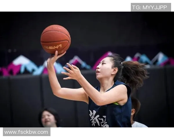 与王娜对话探讨她的篮球生涯与成长之路