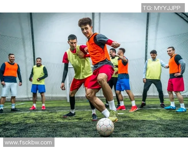 足球明星逆天弹跳展现惊人飞跃能力引发全球瞩目与赞叹 足球明星逆天弹跳展现惊人飞跃能力引发全球瞩目与赞叹